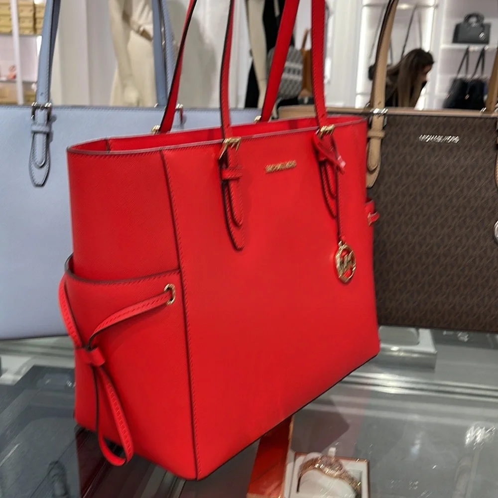 Michael Kors Gilly Large Drawstring Travel Leather Top Zip Tote
Bright Red
NWT - Picture 15 of 16